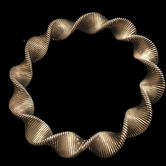 Jewelry - Vintage Slinky Like Metal Coil Stretchy Bracelets - Picture 5 of 8